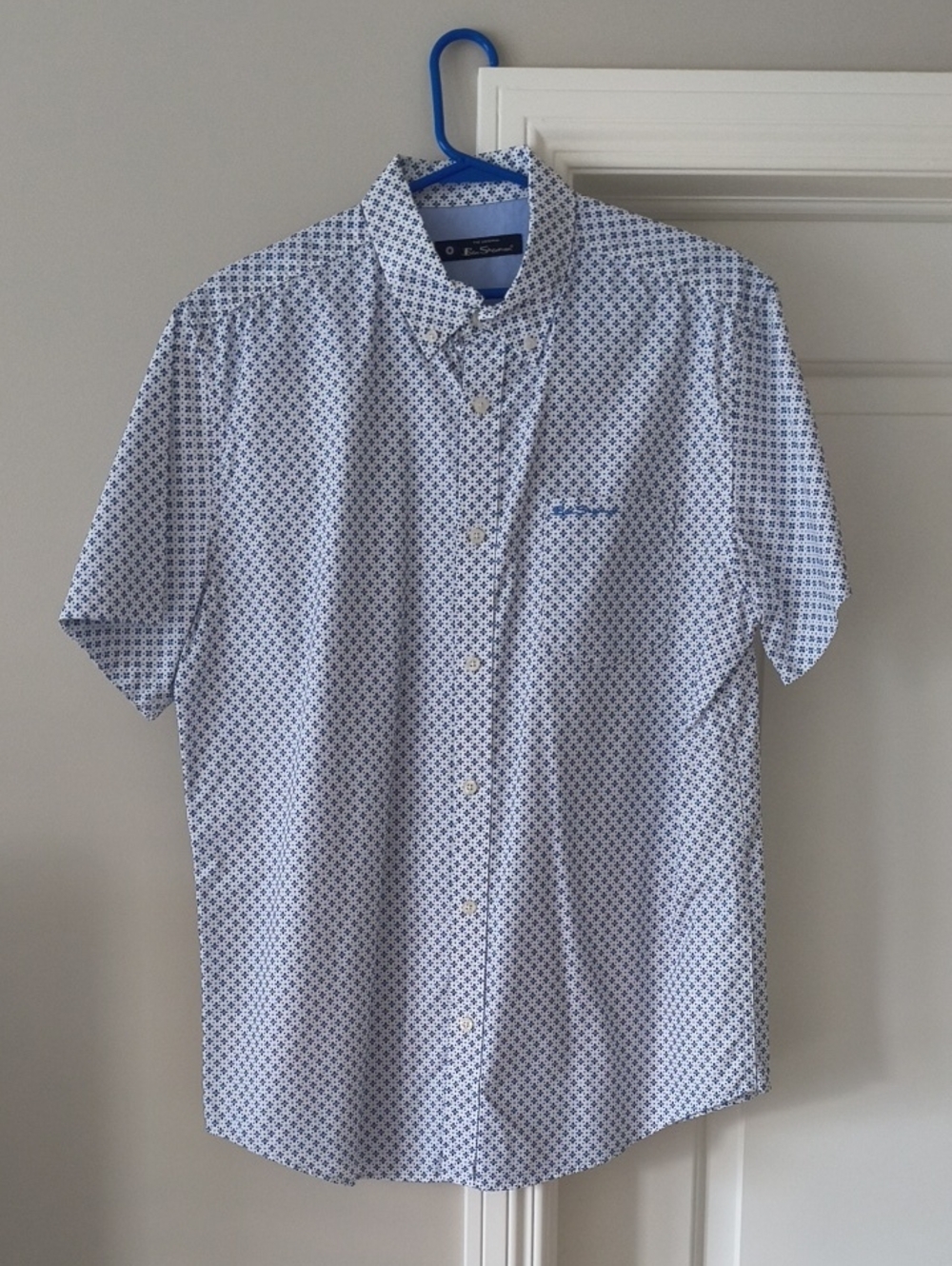 Ben Sherman White Short-Sleeve Button-Down Shirt with Blue Micro Print